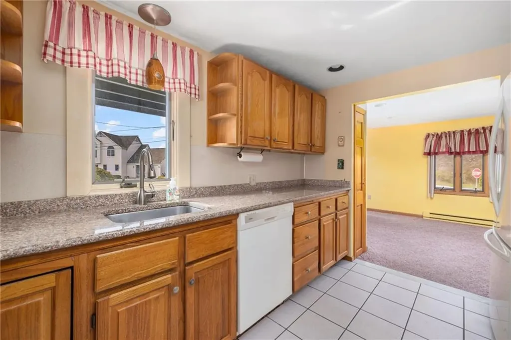 2 Major Arnold Road Narragansett RI 02882