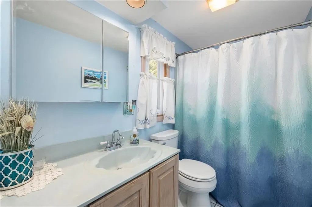 2 Major Arnold Road Narragansett RI 02882