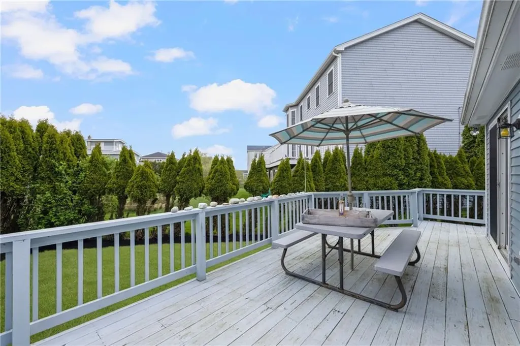 2 Major Arnold Road Narragansett RI 02882