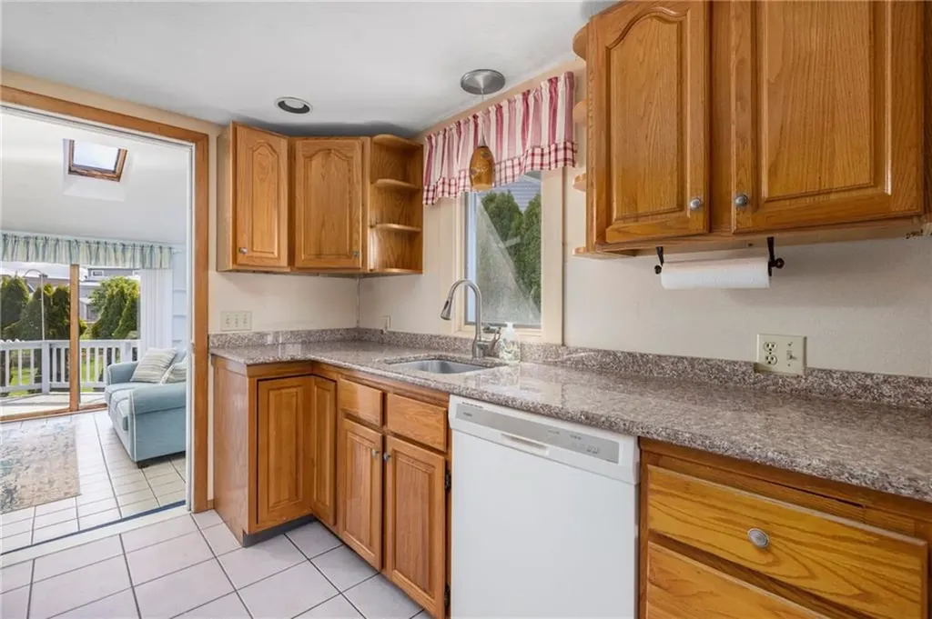 2 Major Arnold Road Narragansett RI 02882