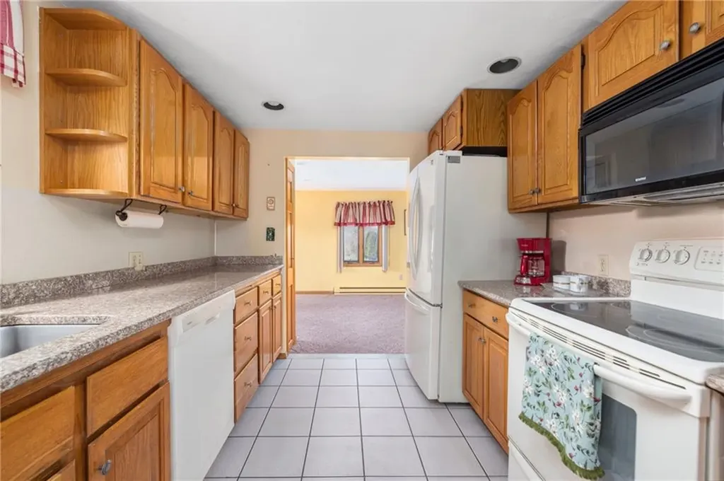 2 Major Arnold Road Narragansett RI 02882