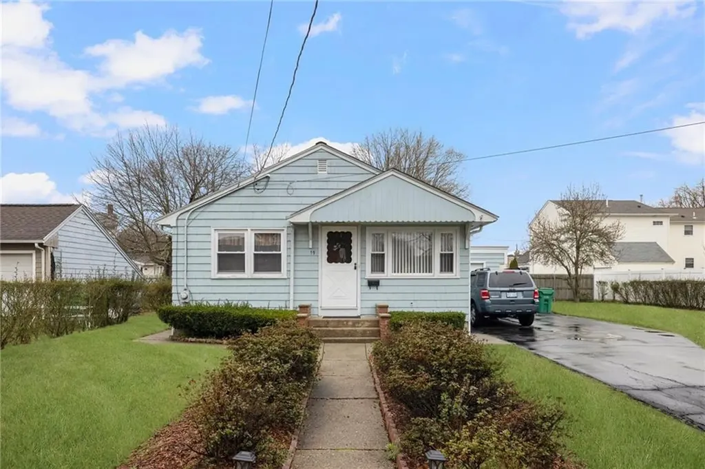 19 Thomas Street Warwick RI 02886