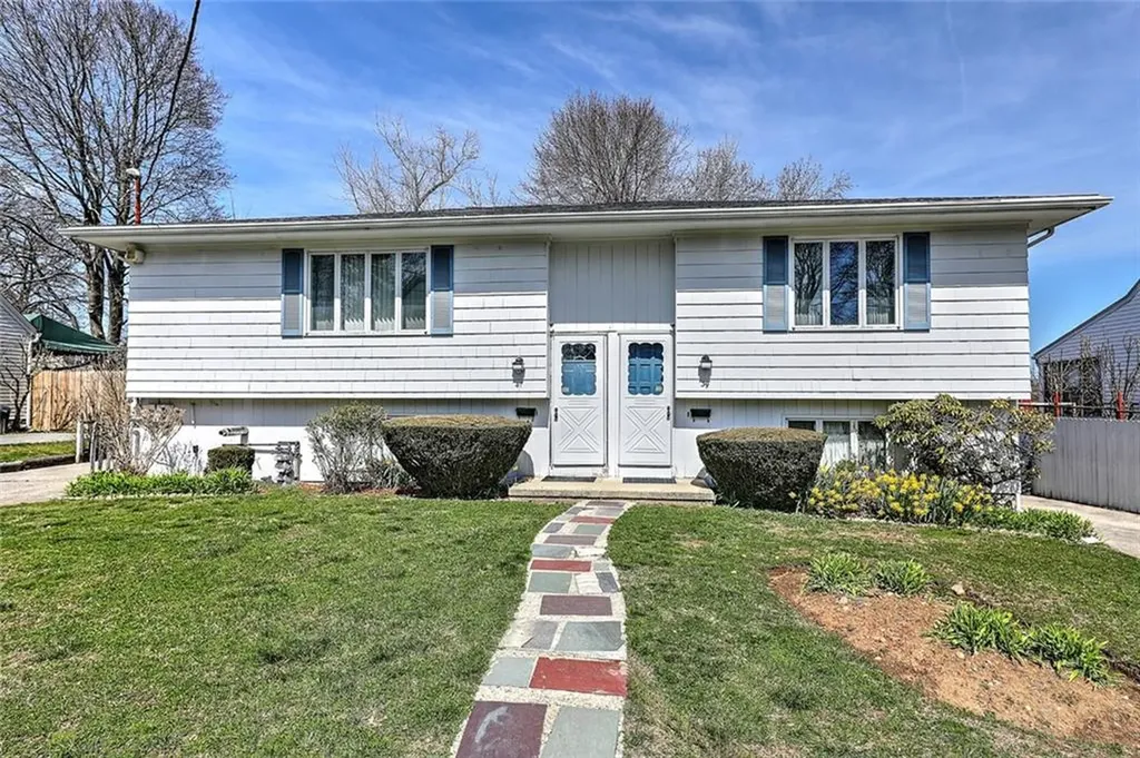 39 Santiago Street Providence RI 02907