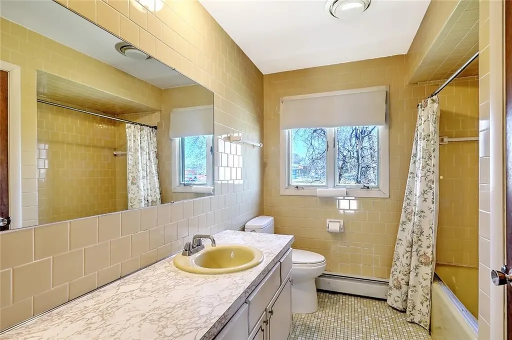 39 Santiago Street Providence RI 02907