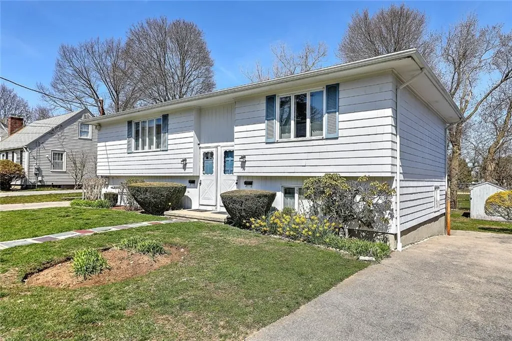39 Santiago Street Providence RI 02907