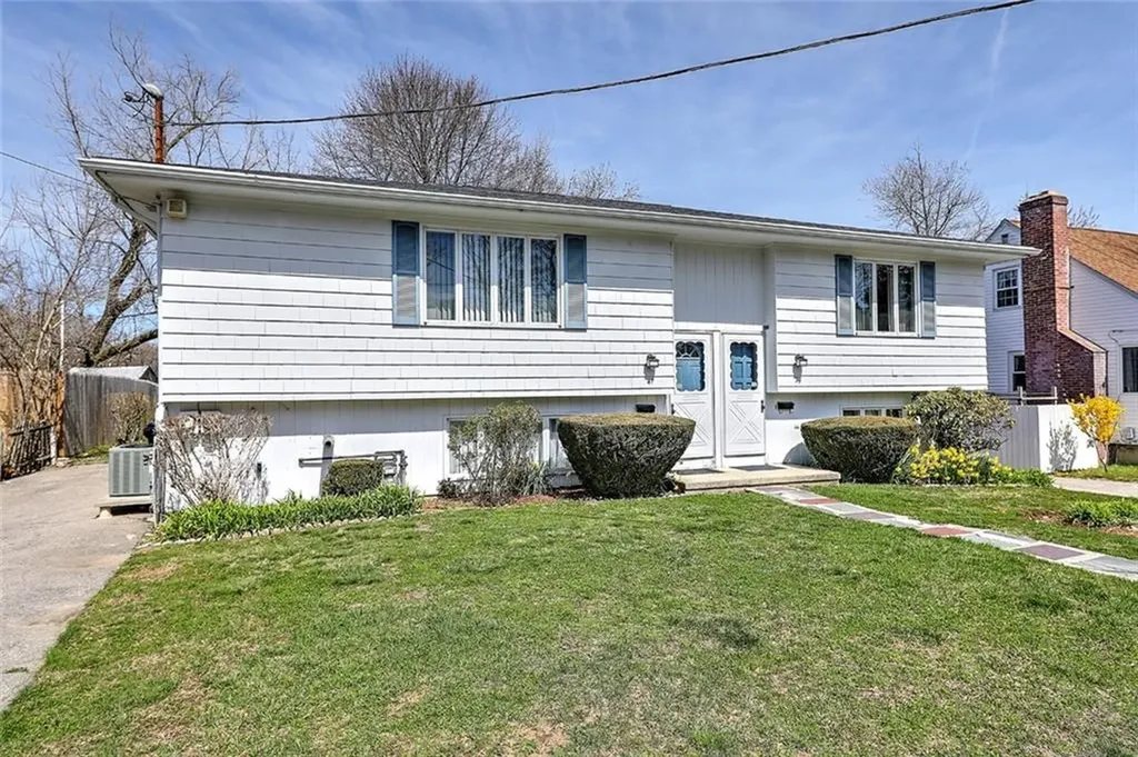 39 Santiago Street Providence RI 02907