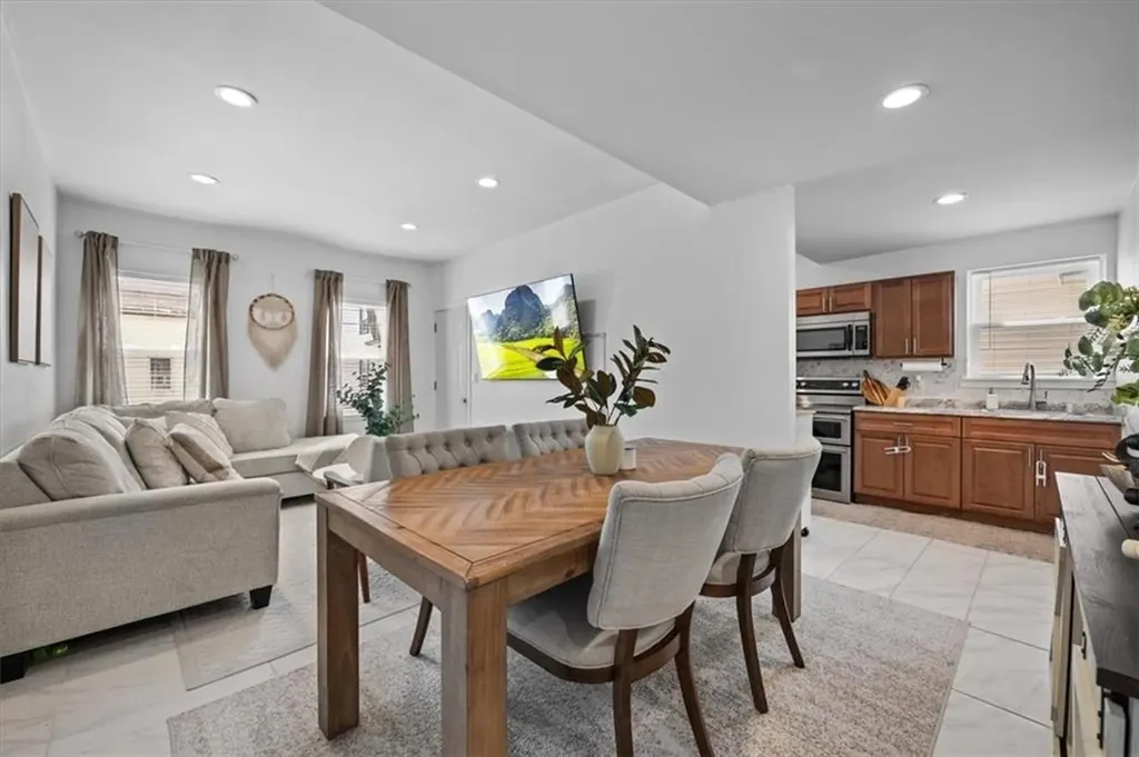 15 Colfax Street Providence RI 02905