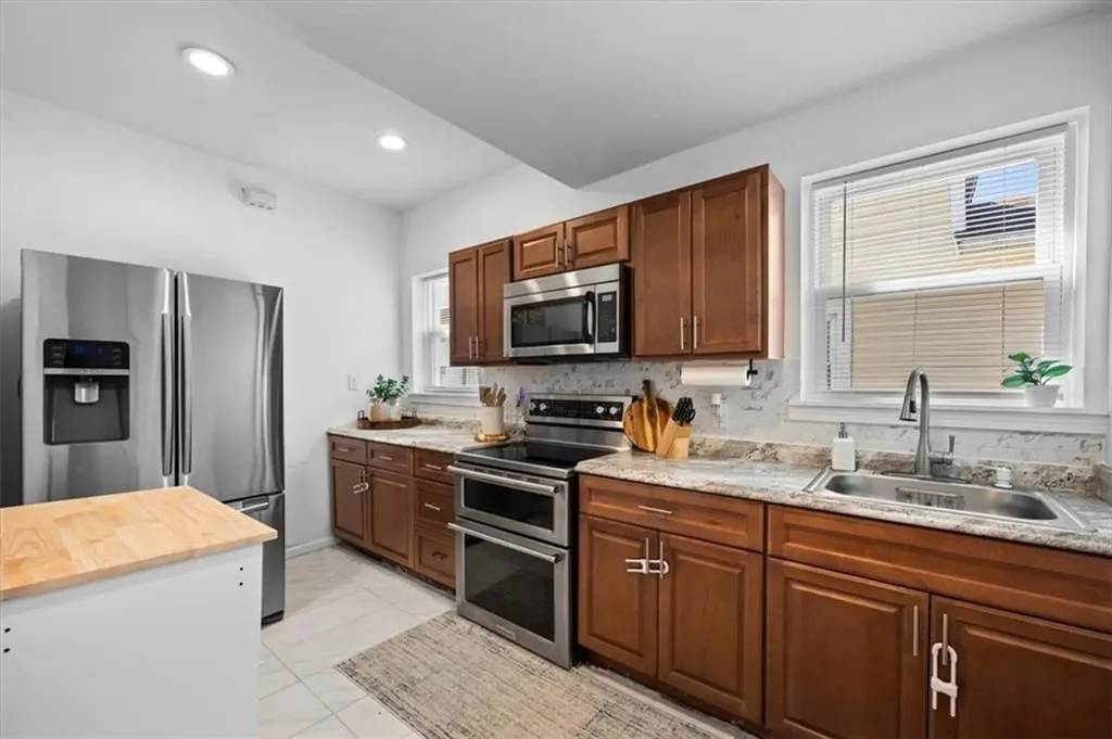 15 Colfax Street Providence RI 02905