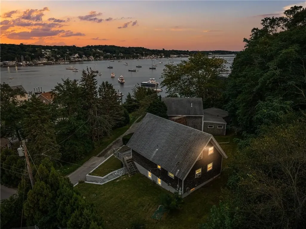 23 Hillside Avenue Portsmouth RI 02871