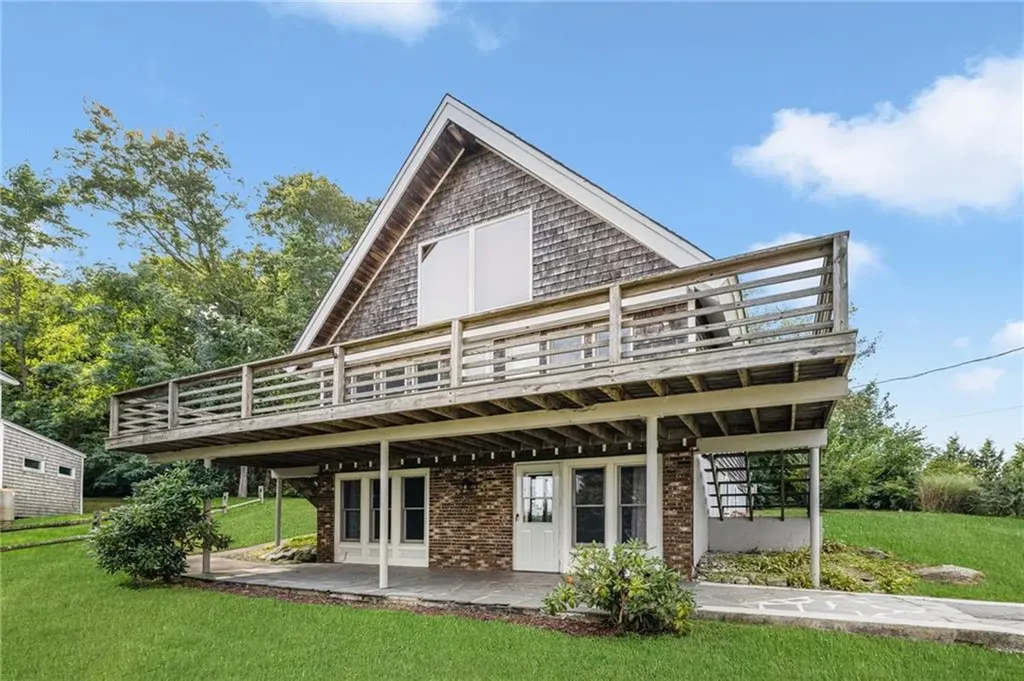 23 Hillside Avenue Portsmouth RI 02871