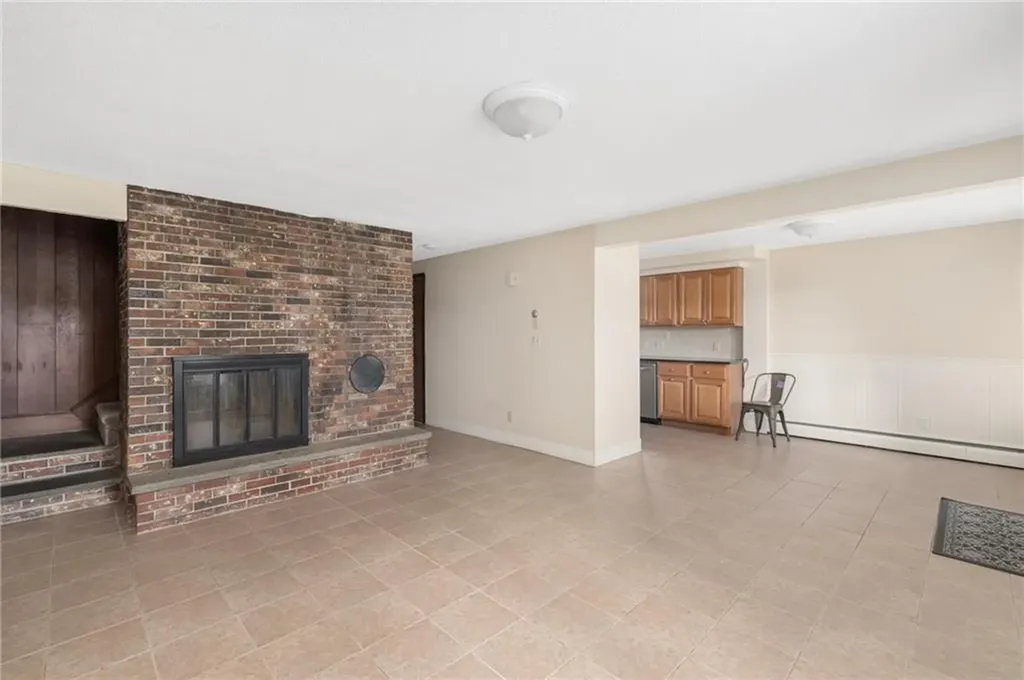 23 Hillside Avenue Portsmouth RI 02871
