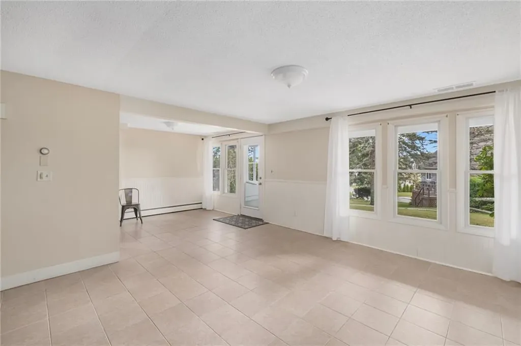 23 Hillside Avenue Portsmouth RI 02871
