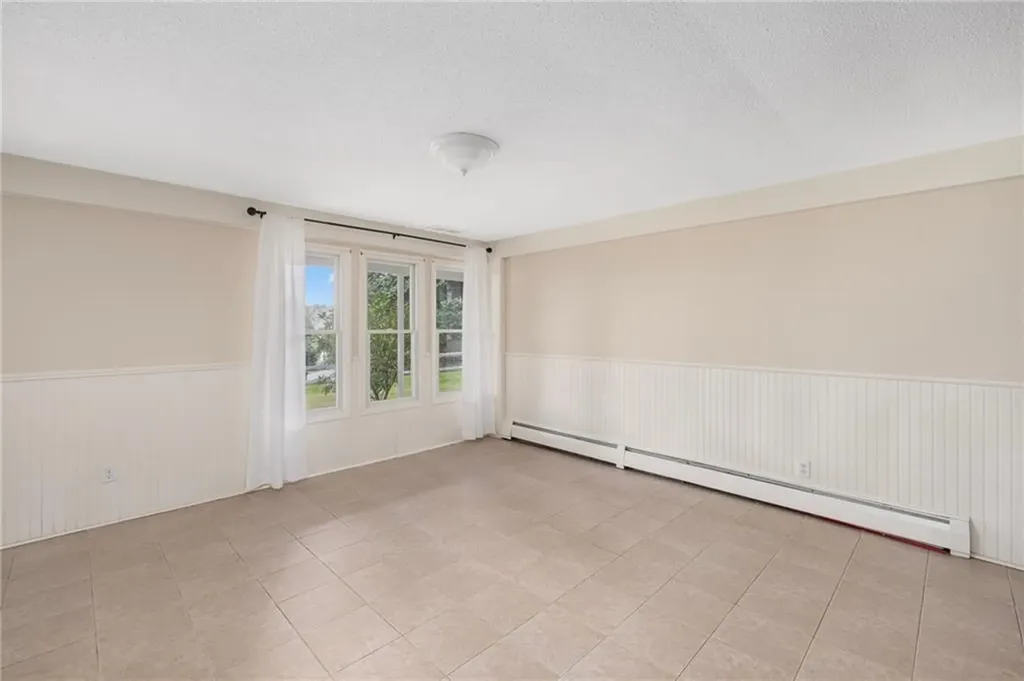 23 Hillside Avenue Portsmouth RI 02871