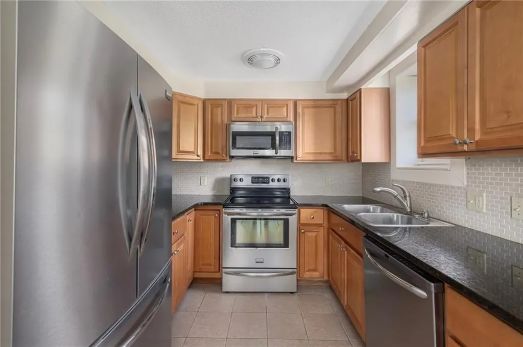 23 Hillside Avenue Portsmouth RI 02871