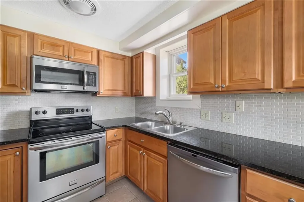 23 Hillside Avenue Portsmouth RI 02871
