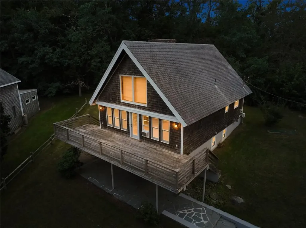 23 Hillside Avenue Portsmouth RI 02871