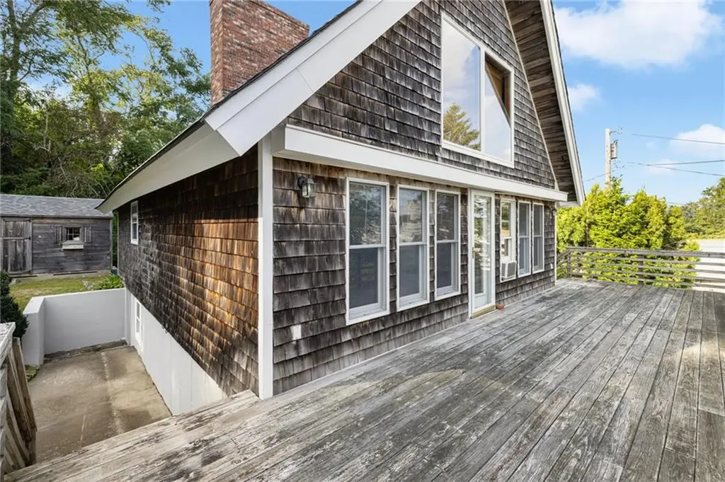 23 Hillside Avenue Portsmouth RI 02871