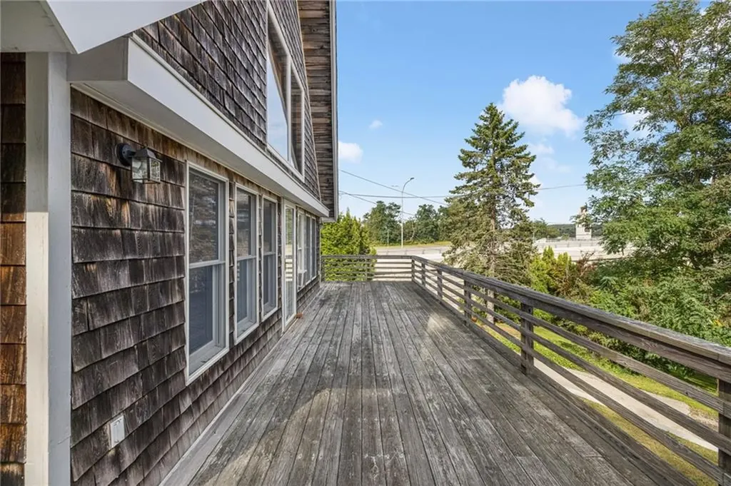 23 Hillside Avenue Portsmouth RI 02871