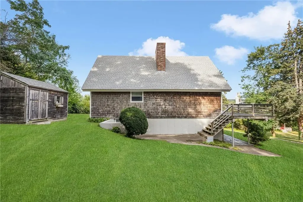 23 Hillside Avenue Portsmouth RI 02871