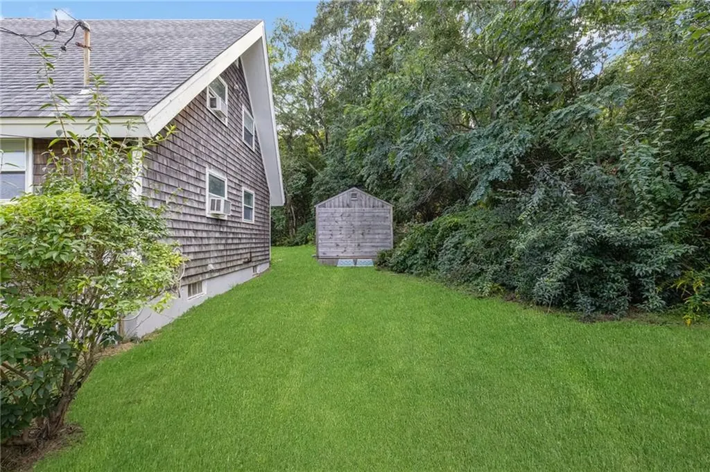 23 Hillside Avenue Portsmouth RI 02871