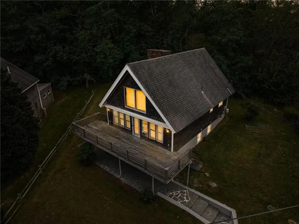 23 Hillside Avenue Portsmouth RI 02871