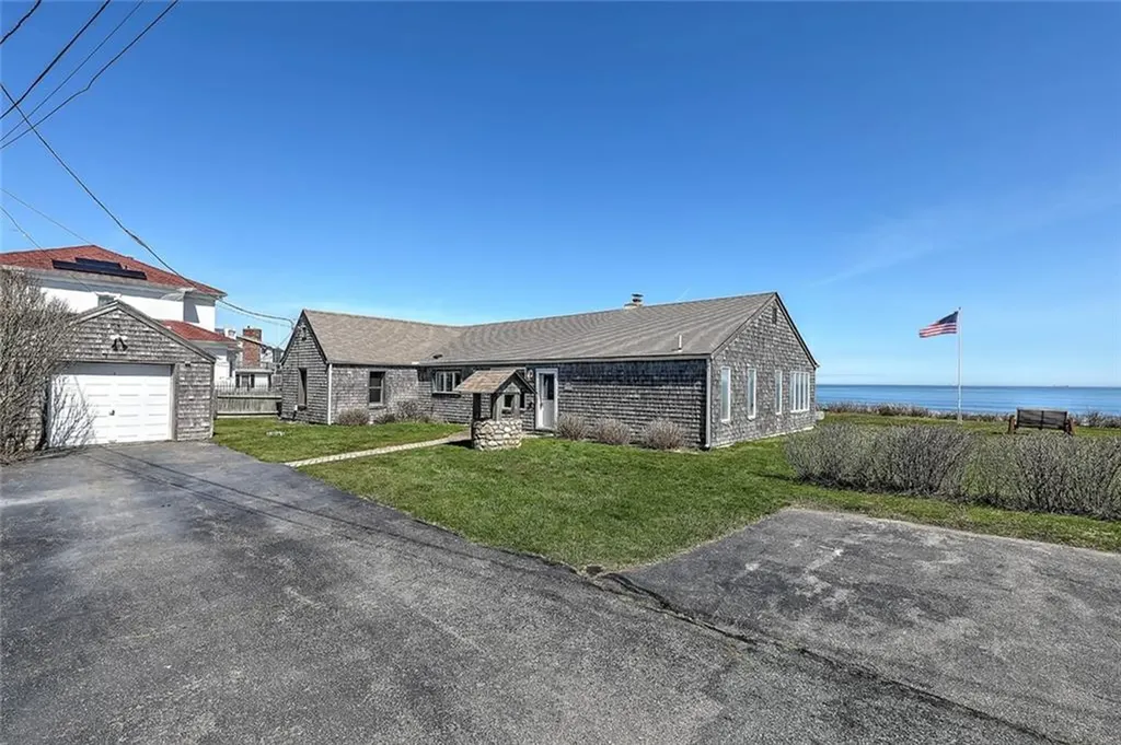 30 Pocono Road Narragansett RI 02882