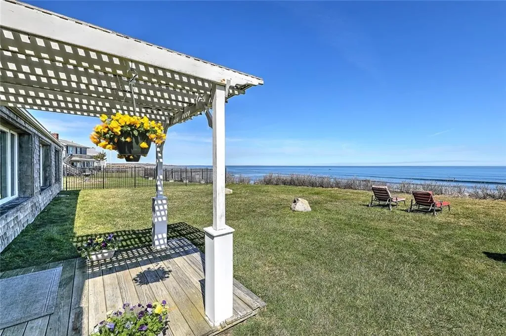 30 Pocono Road Narragansett RI 02882