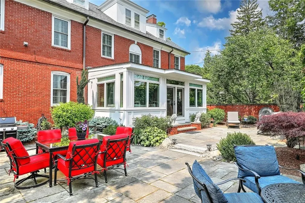 149 President Avenue Providence RI 02906