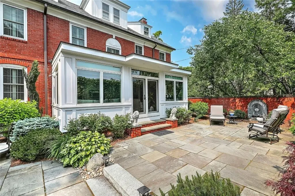 149 President Avenue Providence RI 02906