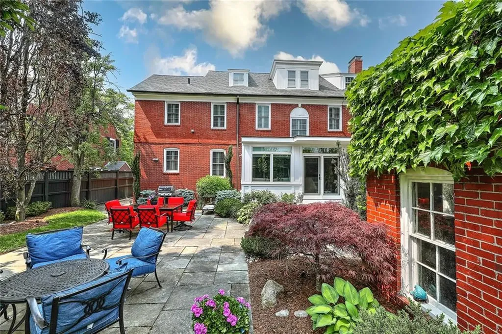 149 President Avenue Providence RI 02906
