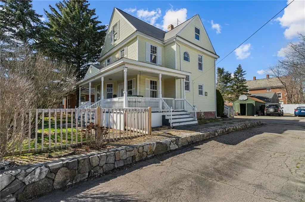 531 Winter Street Woonsocket RI 02895