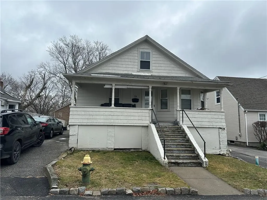15 Lark Avenue Cranston RI 02920