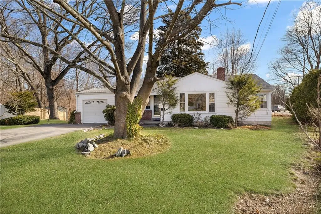15 Sarah Teft Drive Warwick RI 02889