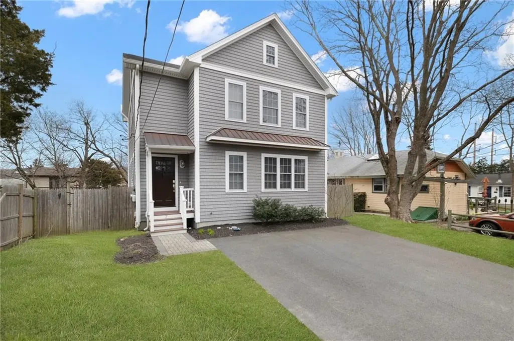 7 King Phillip Street Portsmouth RI 02871