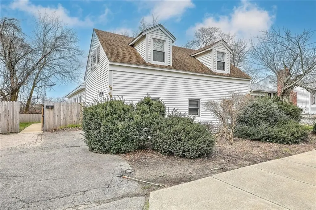 88 90 Roger Williams Avenue East Providence RI 02916