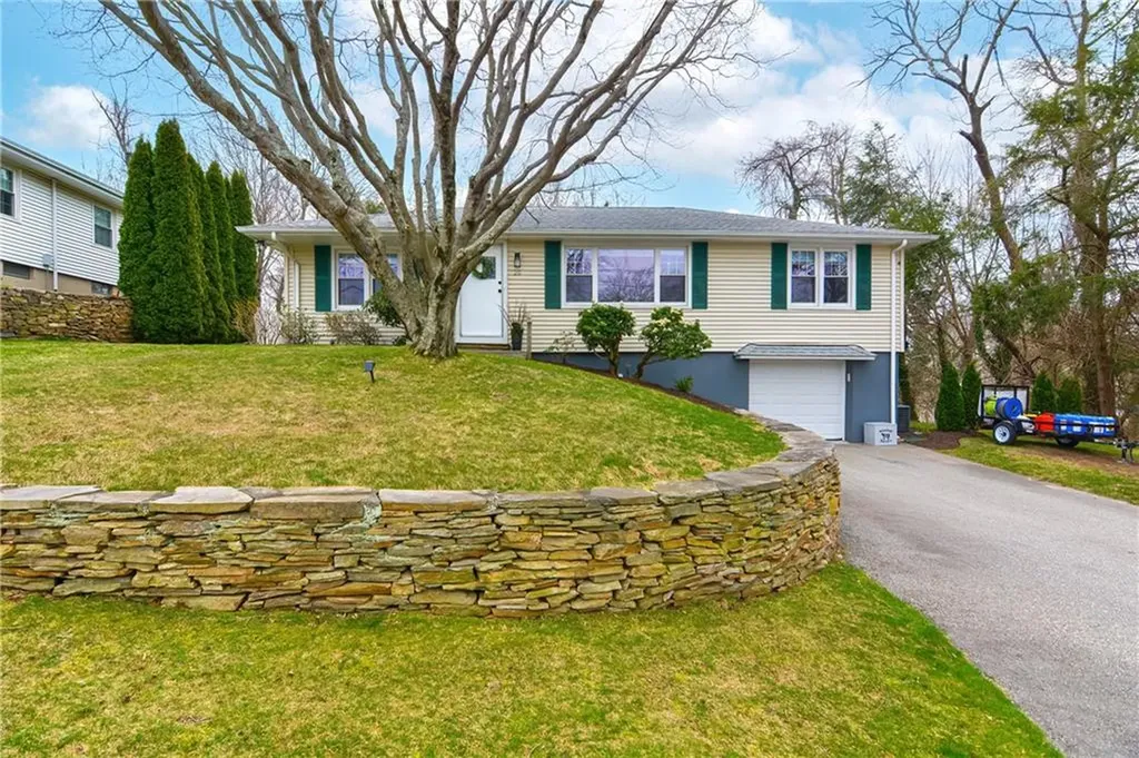 20 Rowena Drive Johnston RI 02919