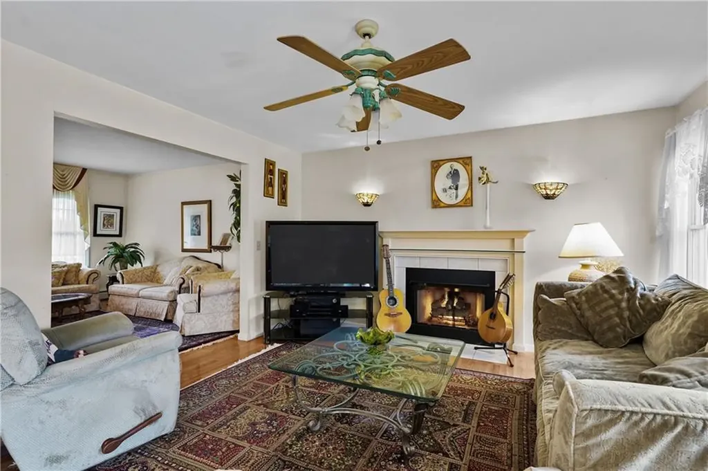 40 Bakewell Court Cranston RI 02921