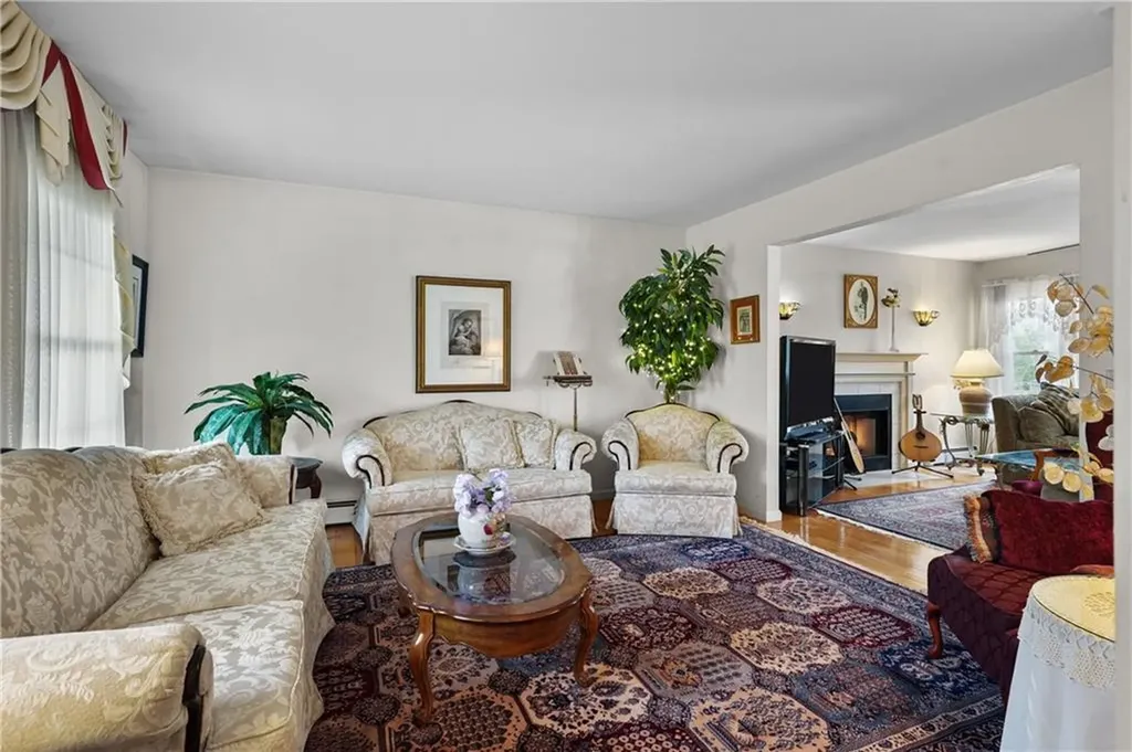 40 Bakewell Court Cranston RI 02921