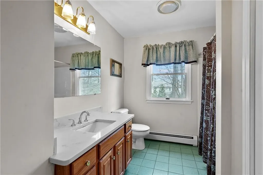 40 Bakewell Court Cranston RI 02921