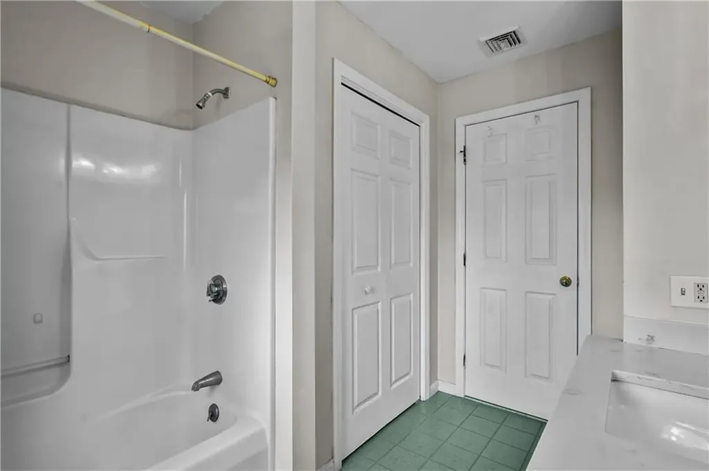 40 Bakewell Court Cranston RI 02921