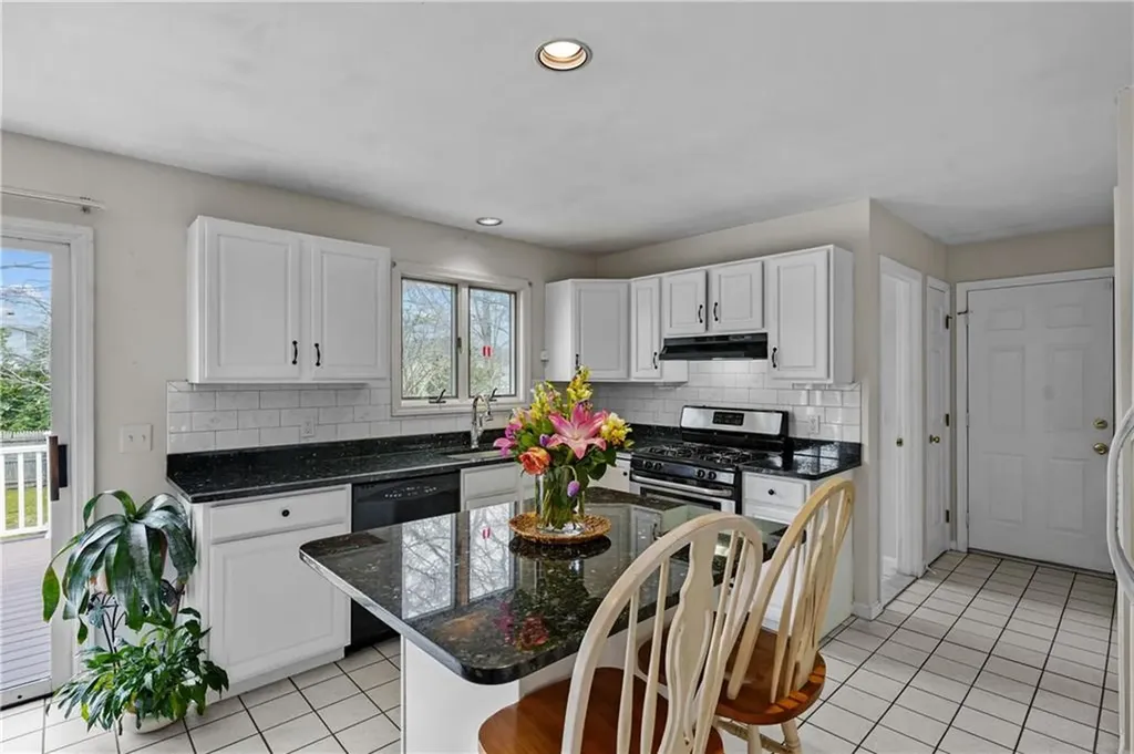 40 Bakewell Court Cranston RI 02921