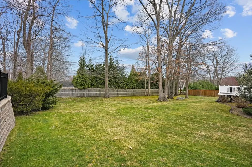 40 Bakewell Court Cranston RI 02921