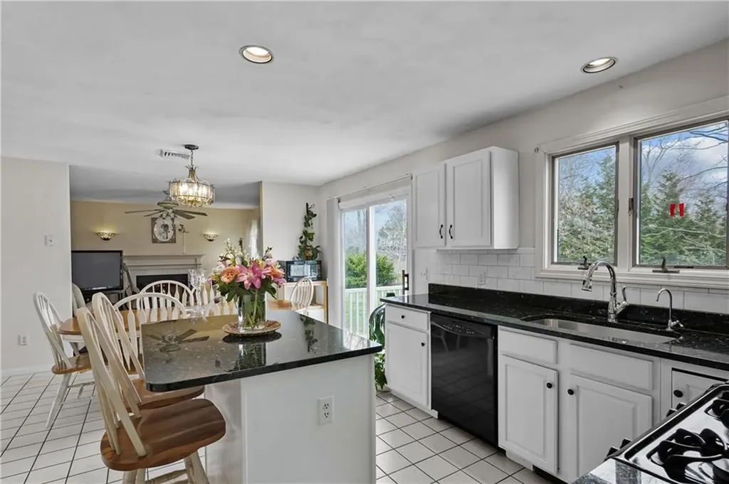 40 Bakewell Court Cranston RI 02921