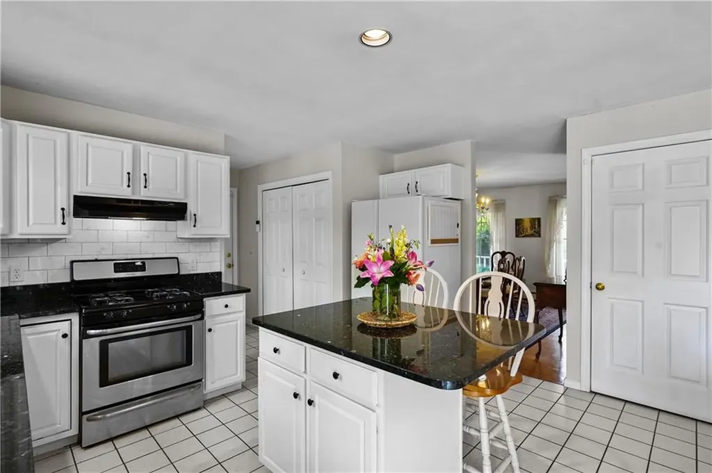 40 Bakewell Court Cranston RI 02921