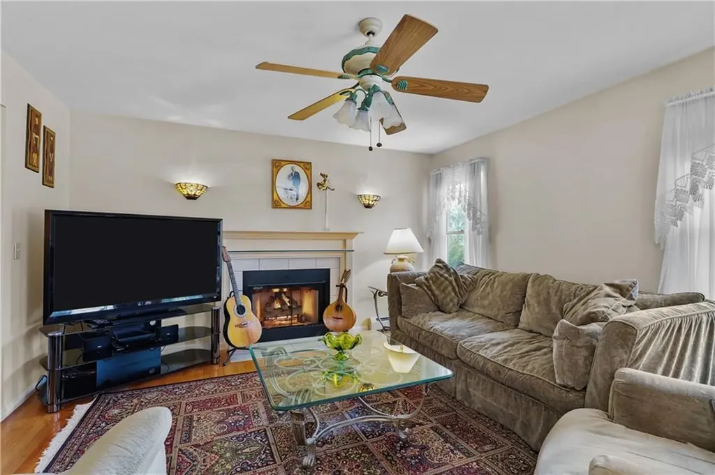 40 Bakewell Court Cranston RI 02921