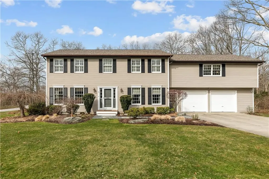 53 Emma James Way Tiverton RI 02878