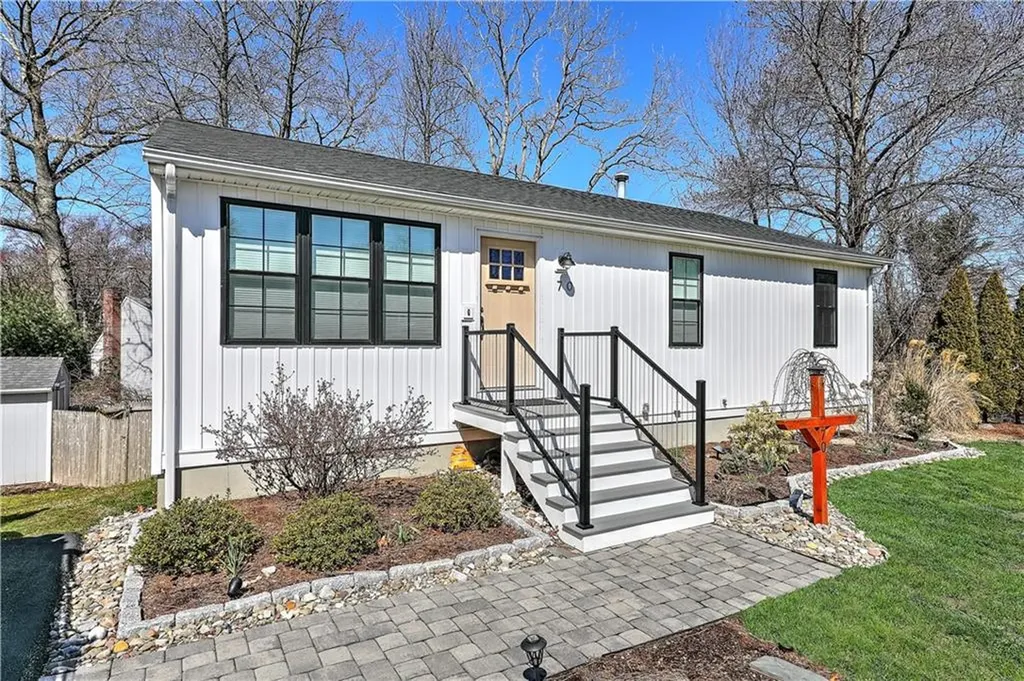 70 Long Court Cranston RI 02920