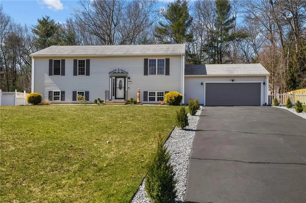 7 Walker Lane Coventry RI 02816