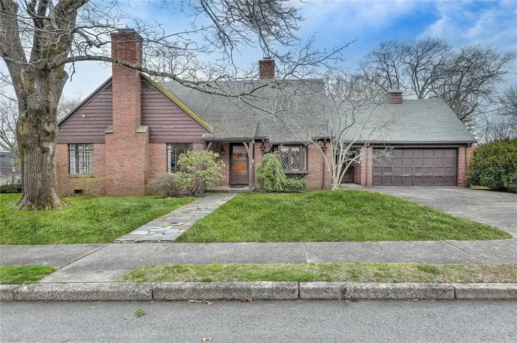 93 Cambria Court Pawtucket RI 02860