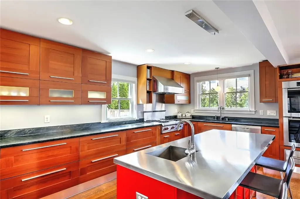19 Seaview Avenue Cranston RI 02905
